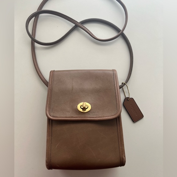 Coach Handbags - Vintage Coach Taupe/Light Brown Crossbody Scooter Bag